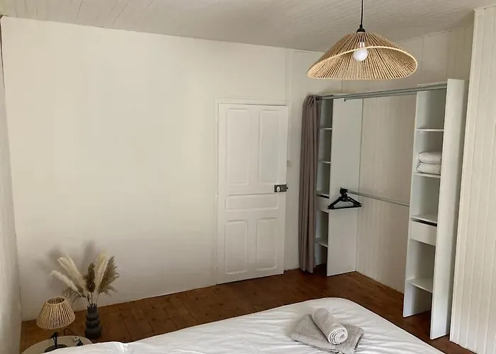 Le Logis Des Diligences - Vue Sur Le Chateau Монтзоро