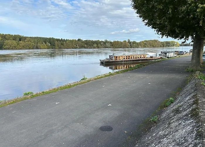 Le Logis Des Diligences - Vue Sur Le Chateau Монтзоро