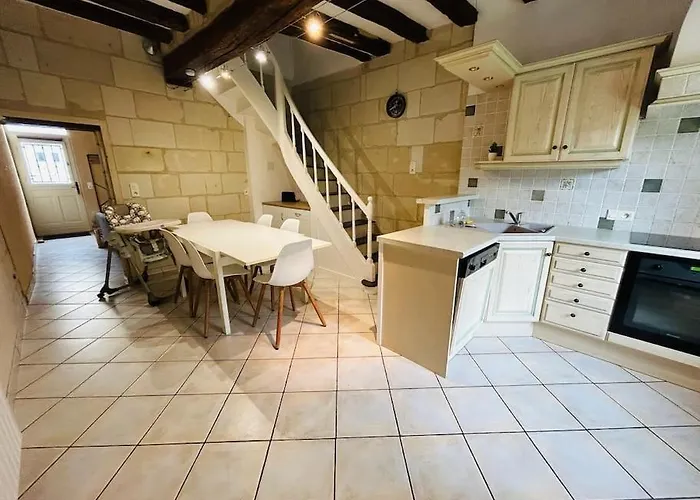 Le Logis Des Diligences - Vue Sur Le Chateau * Монтзоро